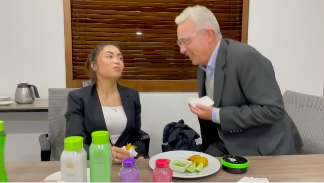 Inesperado encuentro entre Epa Colombia y el expresidente Uribe