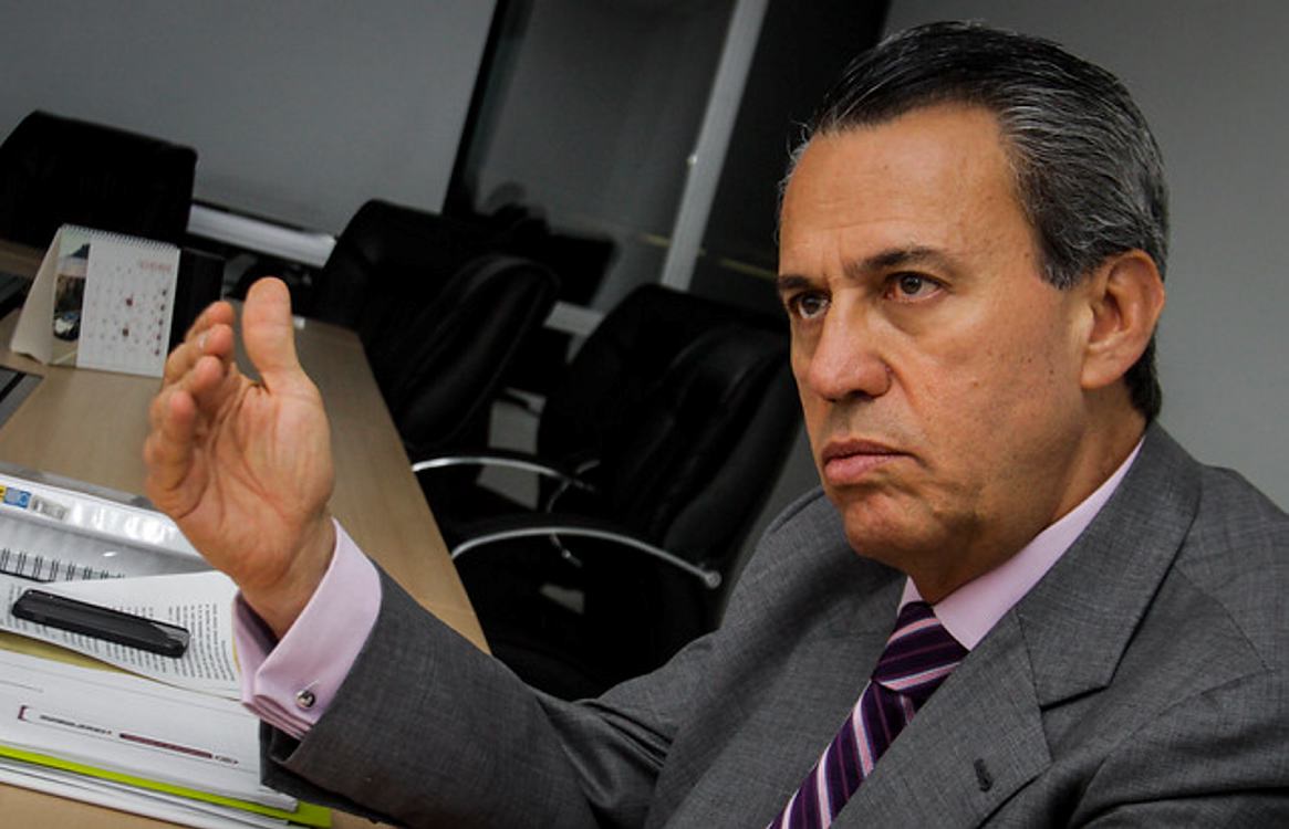 Respuesta a la renuncia del exministro de Agricultura, Rubén Darío Lizarralde, al Partido Conservador