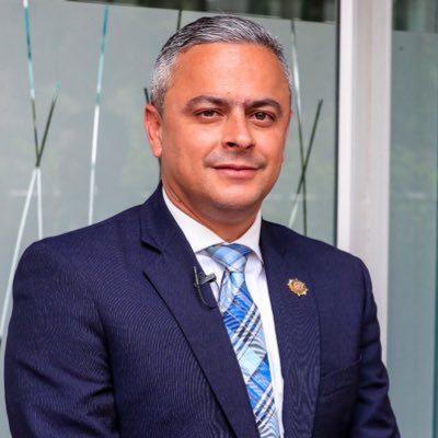 Juan Camilo Restrepo se compromete a devolver la seguridad y la paz a Medellín