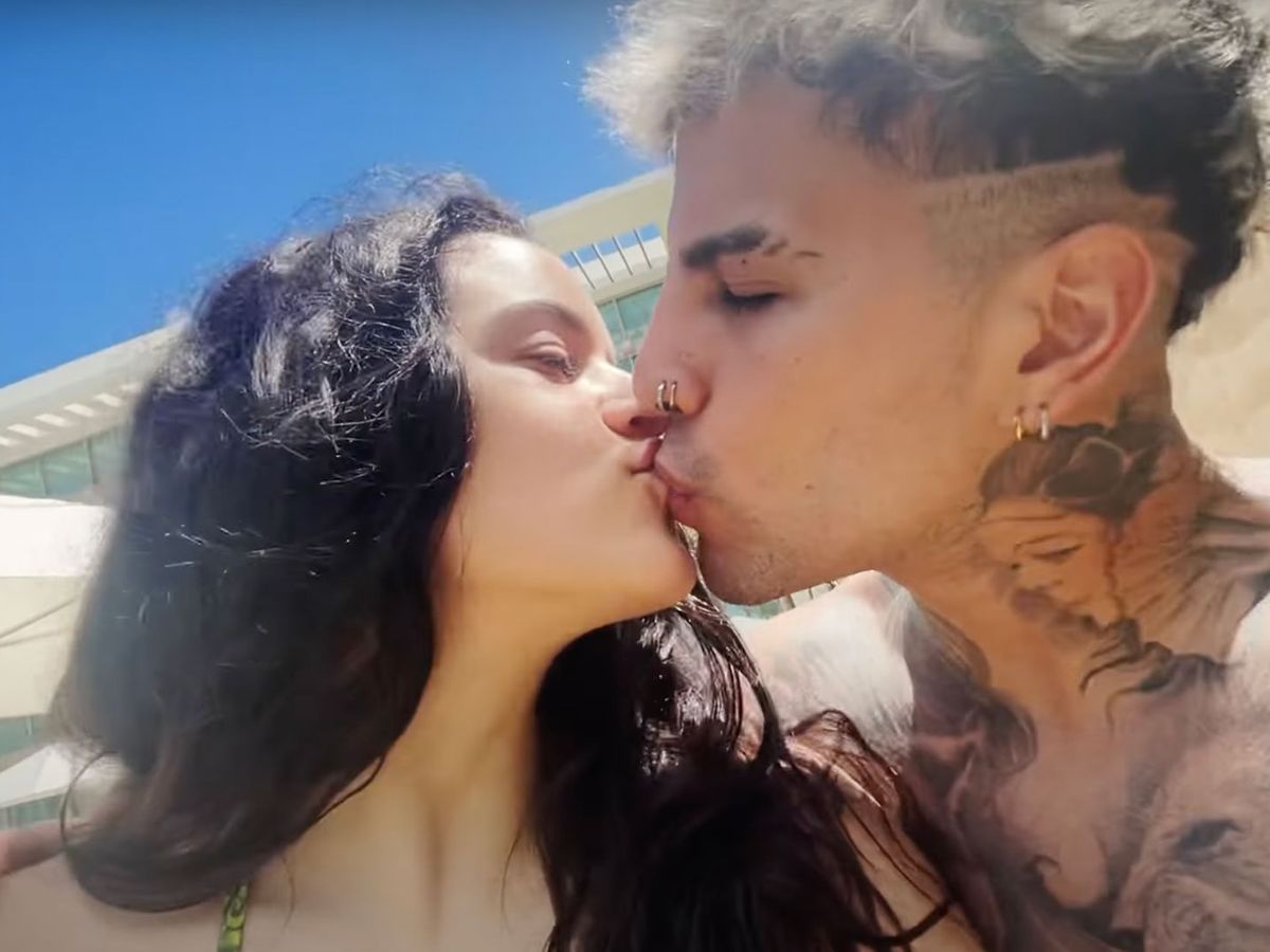 VIDEO | Rosalía impacta con el anuncio de su boda y luce anillo bien grande