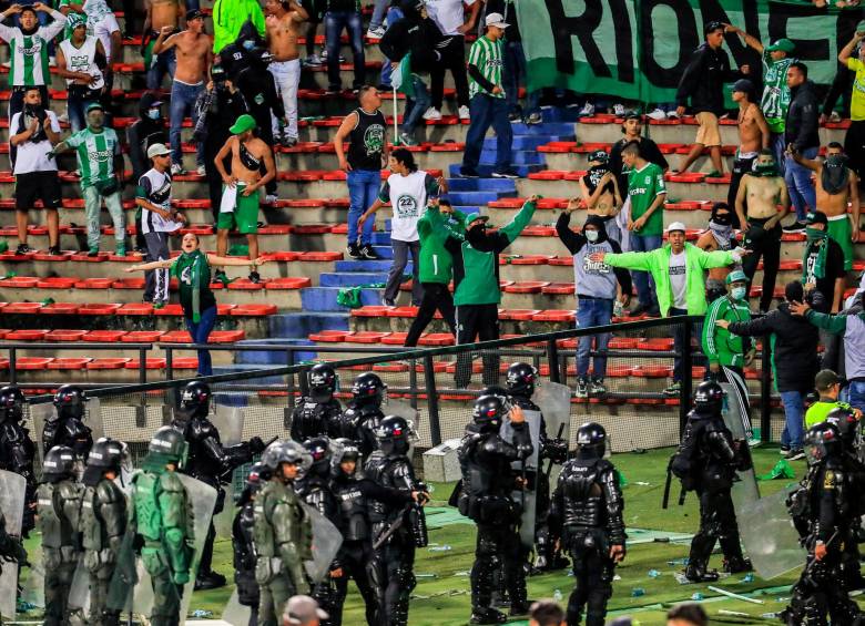 «A lo barra brava, meternos»: filtran duros audios que comprometen a barristas de Nacional