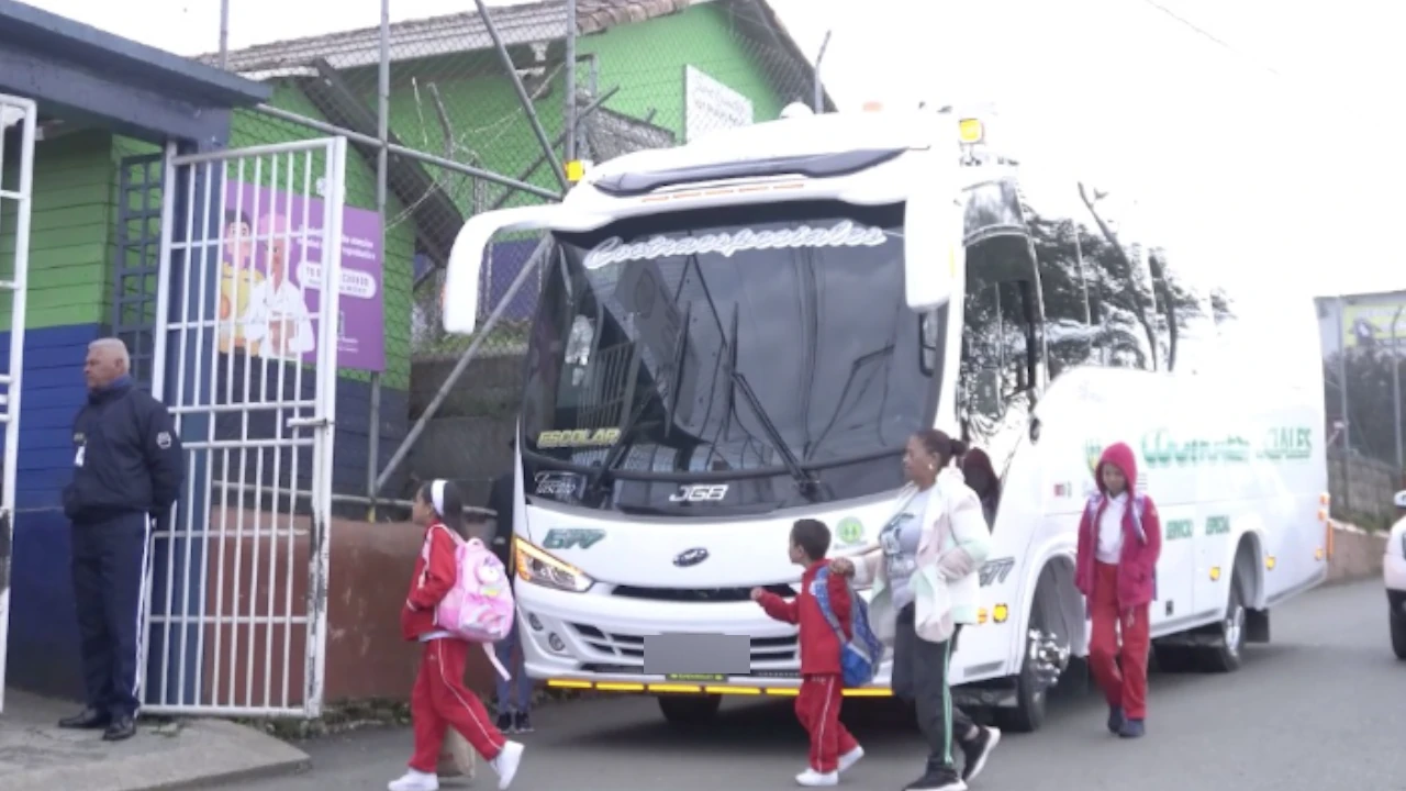 173 alumnos de Medellin llegan hasta las instituciones educativas en nuevas rutas de transporte escolar.pdf