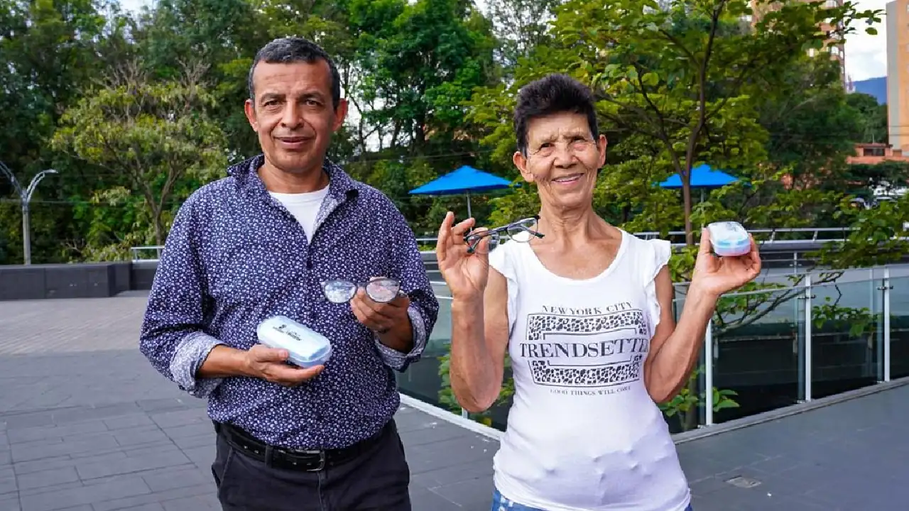 viejitos congafas envigado
