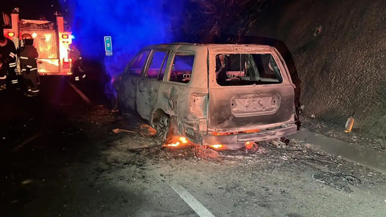 Vehículo se incendió en la vía Medellín – El Santuario