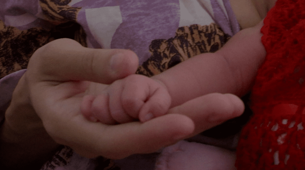 Programa Bebé Huésped permite a mamás estar acompañadas de sus hijos durante tratamiento médico