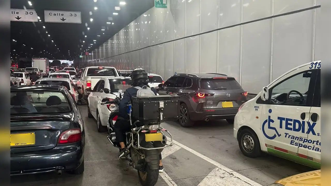¡Atención! Se presenta cierre intermitente en la Autopista Sur, a la altura del Puente Guayaquil, por movilización
