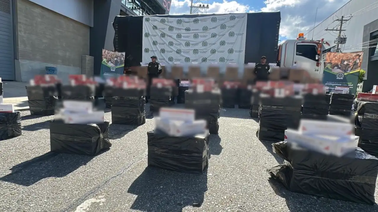 Policía incauta millonario cargamento de cigarrillos de contrabando en Copacabana