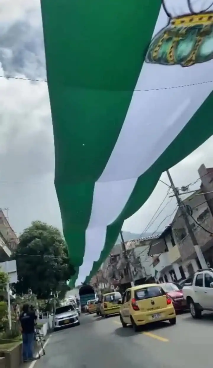 ¿Ya la vio? Hinchada de Atlético Nacional instaló una bandera gigante en Manrique