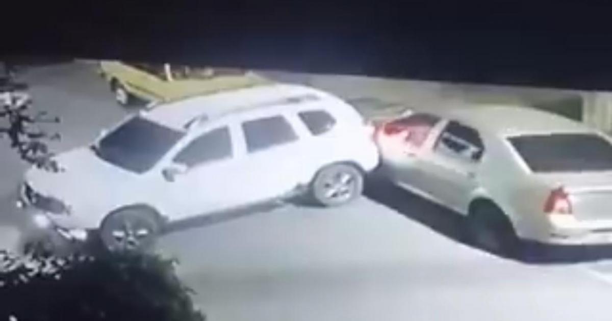 Conductor furioso chocó varias veces contra otro carro en Medellín