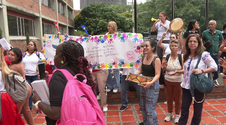 Funcionarios del ICBF protestaron por las malas condiciones laborales en que se encuentran