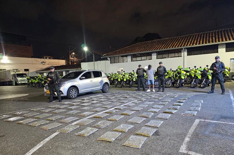Hallan 56 mil dosis de marihuana en un vehículo gracias a este video