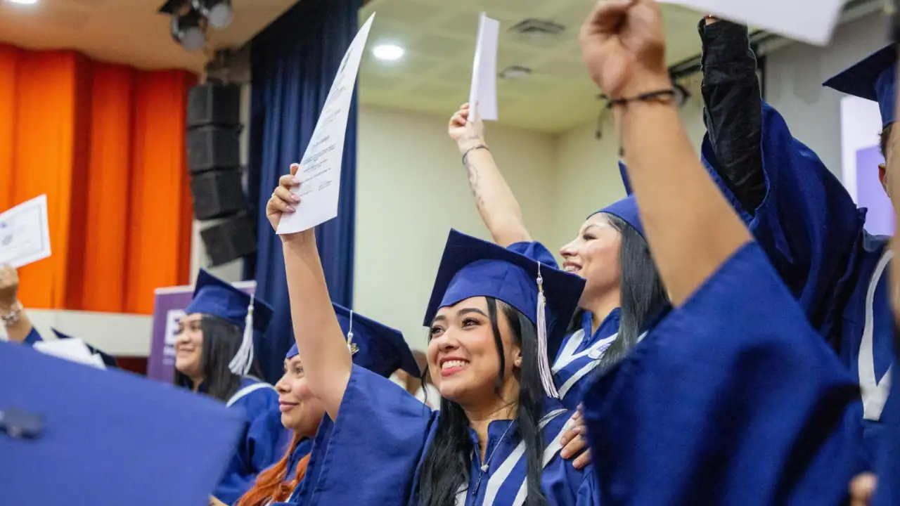 Medellín abre nuevas oportunidades educativas para mujeres que deseen retomar sus estudios