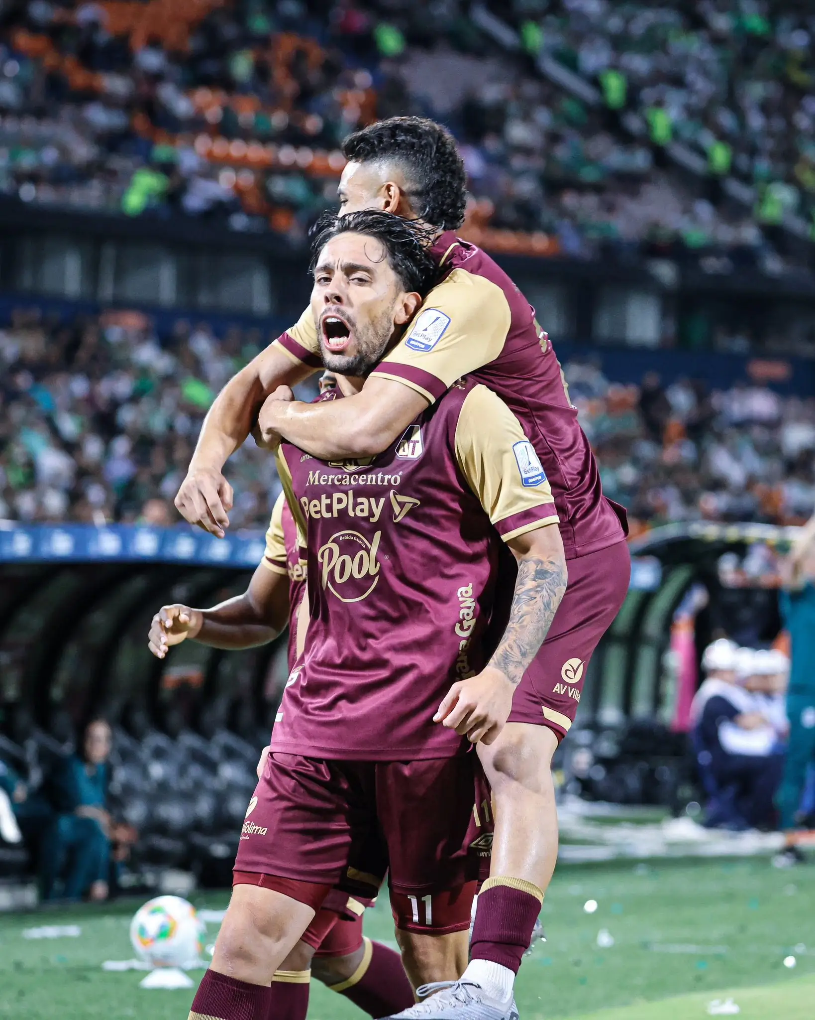 Atlético Nacional pegó fuerte en casa, venció a Tolima 4-3 y se adueñó del primer lugar