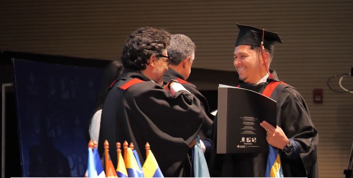 Conozca a Anderson Valle, primer politólogo sordo señante de Colombia