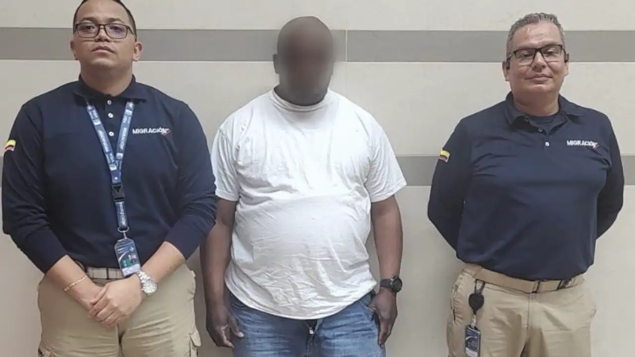 Expulsado: Autoridades niegan ingreso a Medellín a estadounidense con antecedentes por abuso a menores