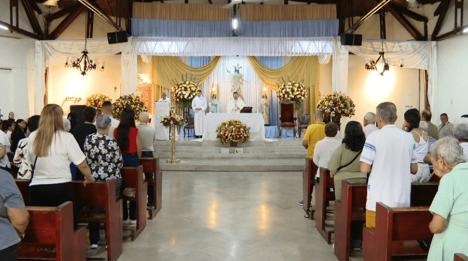 Feligreses celebran la Pascua con mensajes de espiritualidad