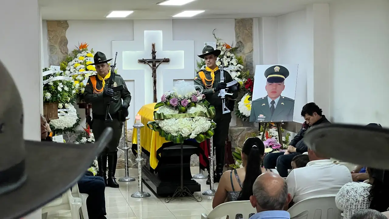 [Fotos] Subintendente de la Policía asesinado en Salgar fue despedido con honores en Sonsón