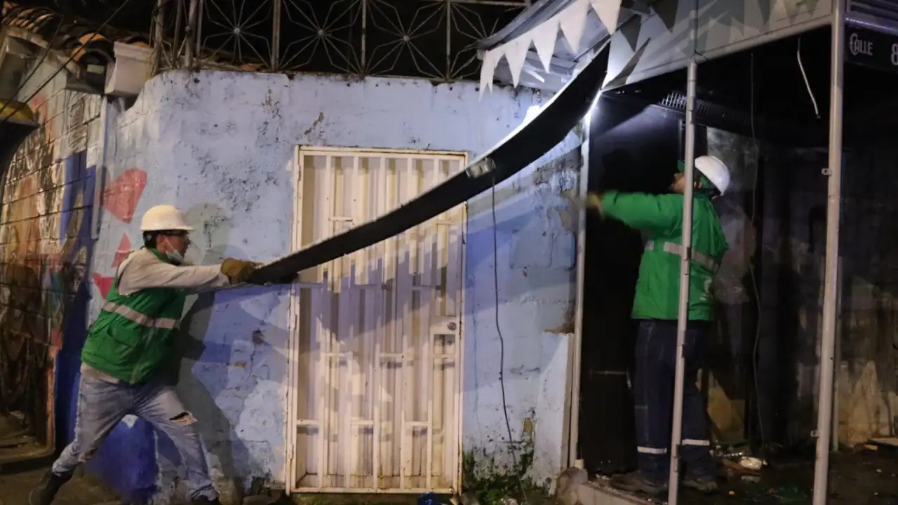 Retiran 11 módulos por uso indebido del espacio público en Medellín
