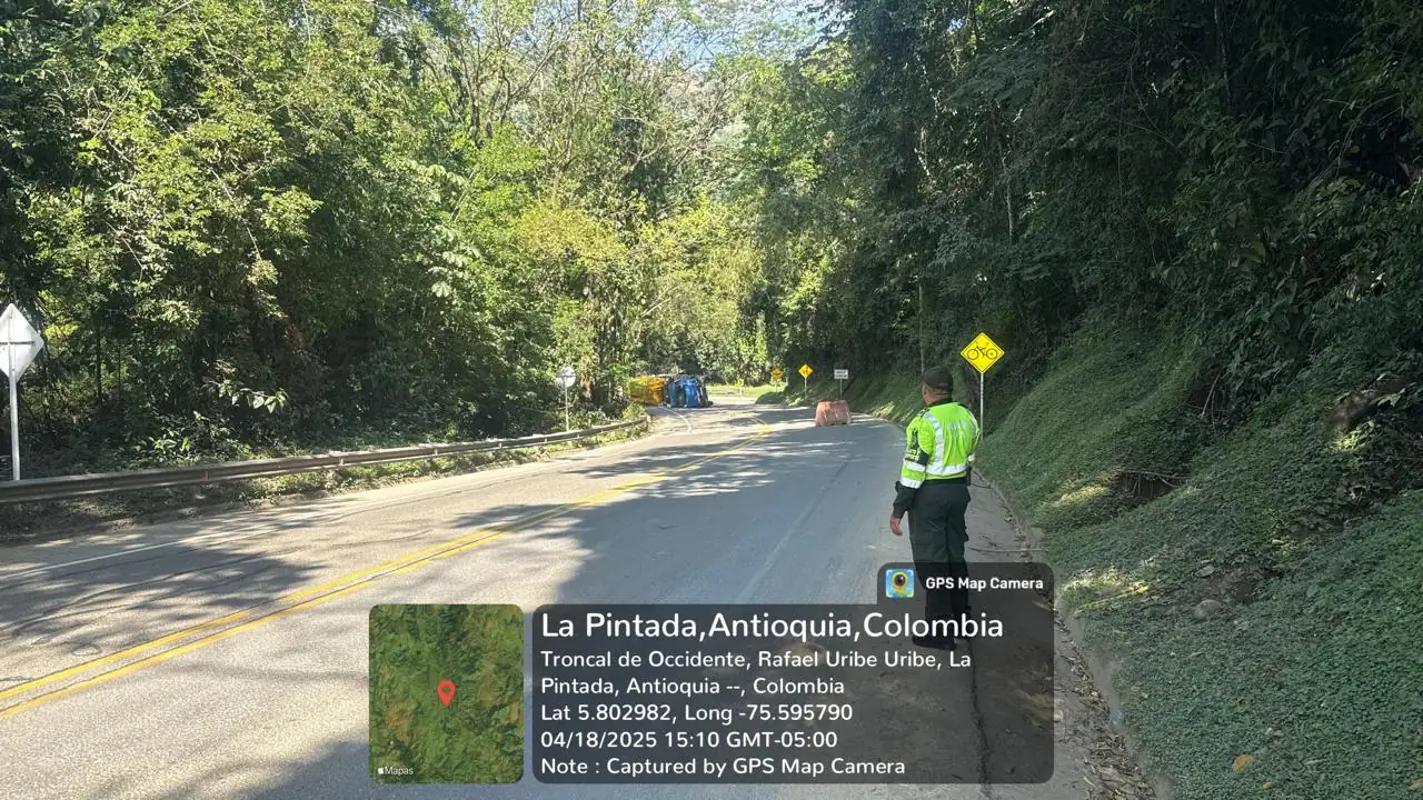 Tractocamión que transportaba gas natural se volcó en La pintada