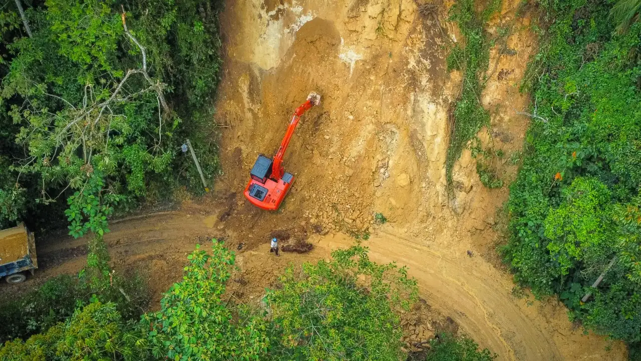 Alcaldía de Medellín acelera operativos de limpieza tras la emergencia invernal