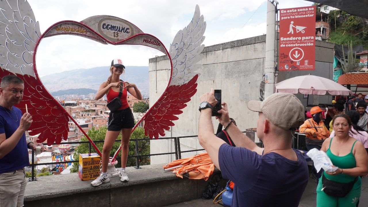 Estos son los 5 países que más visitan a Medellín 