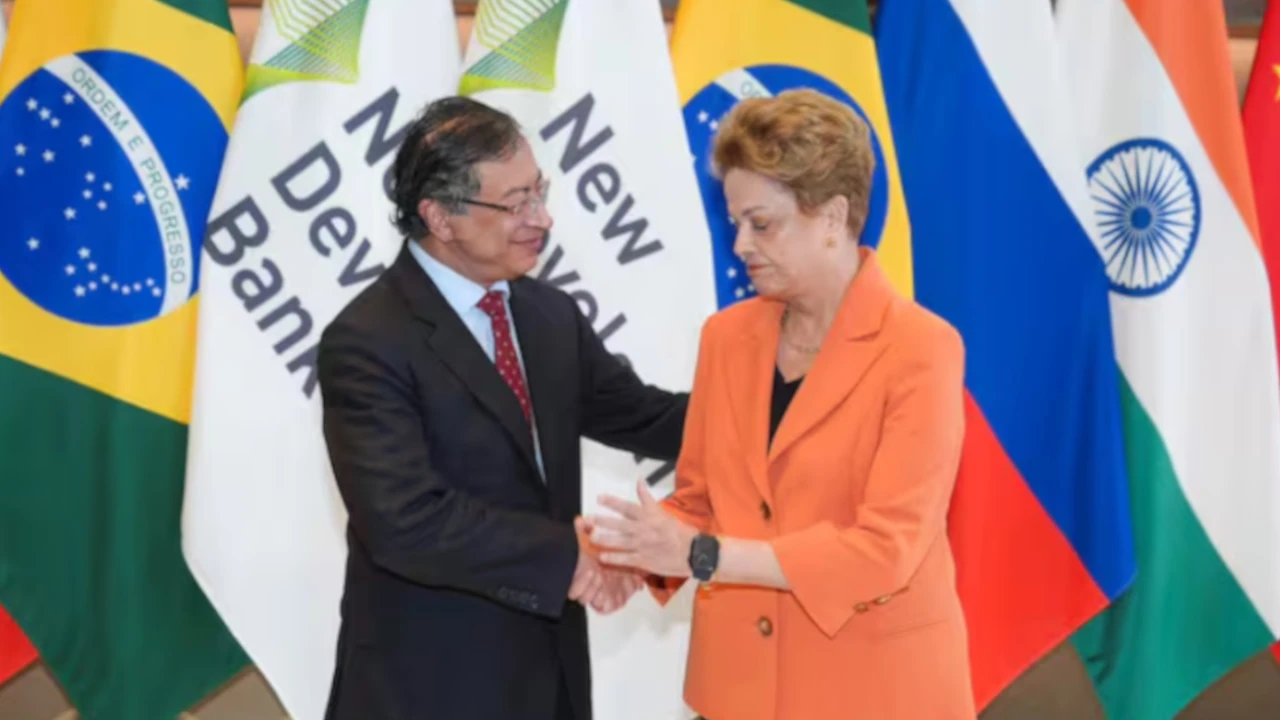 Gustavo Petro radicó solicitud para que Colombia ingrese al banco de los BRICS, ¿qué implica esto?