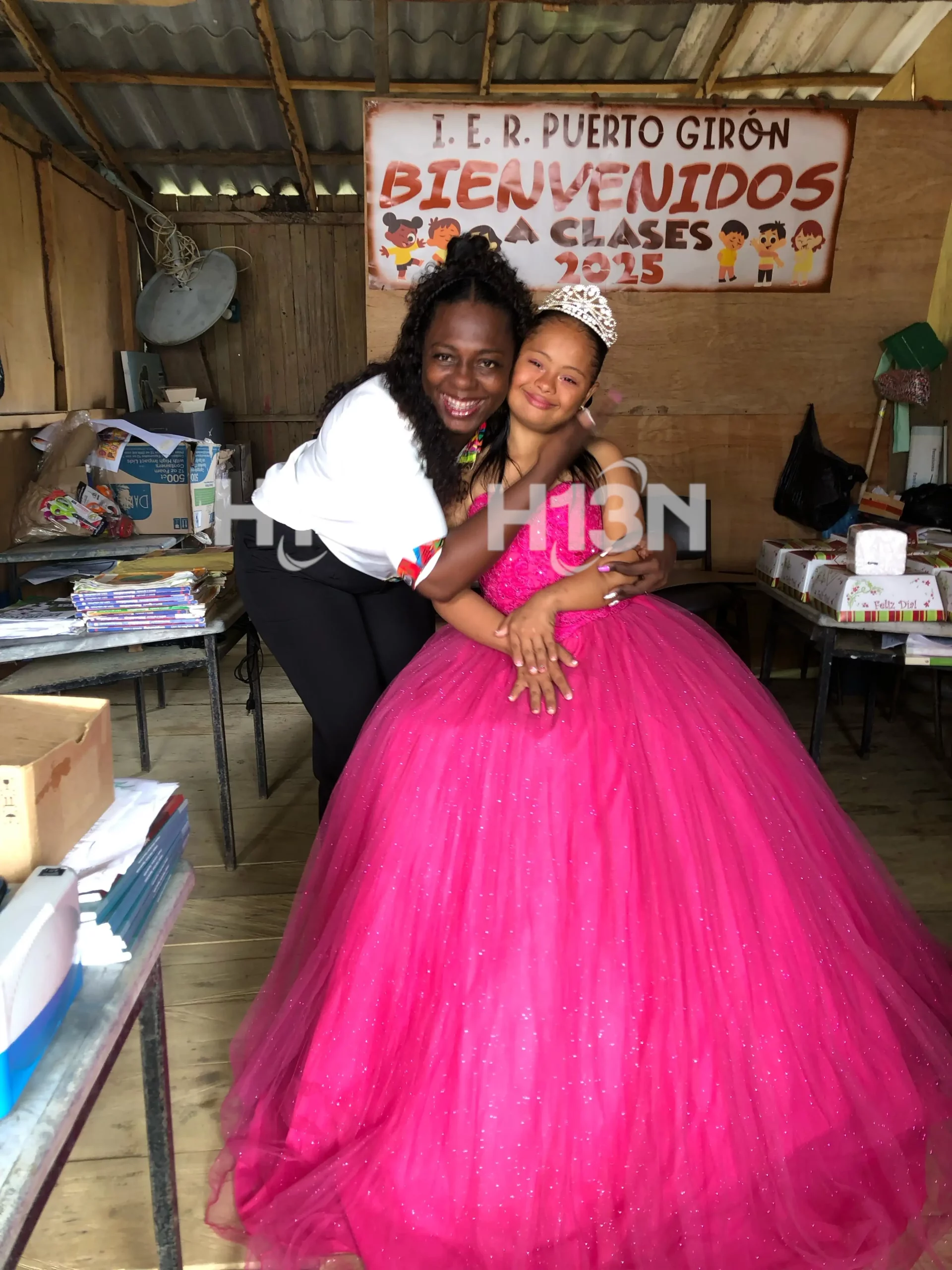 ¡Qué hermoso! Docentes hicieron una ‘vaca’ y le organizaron una fiesta de 15 años inolvidable a una de sus estudiantes