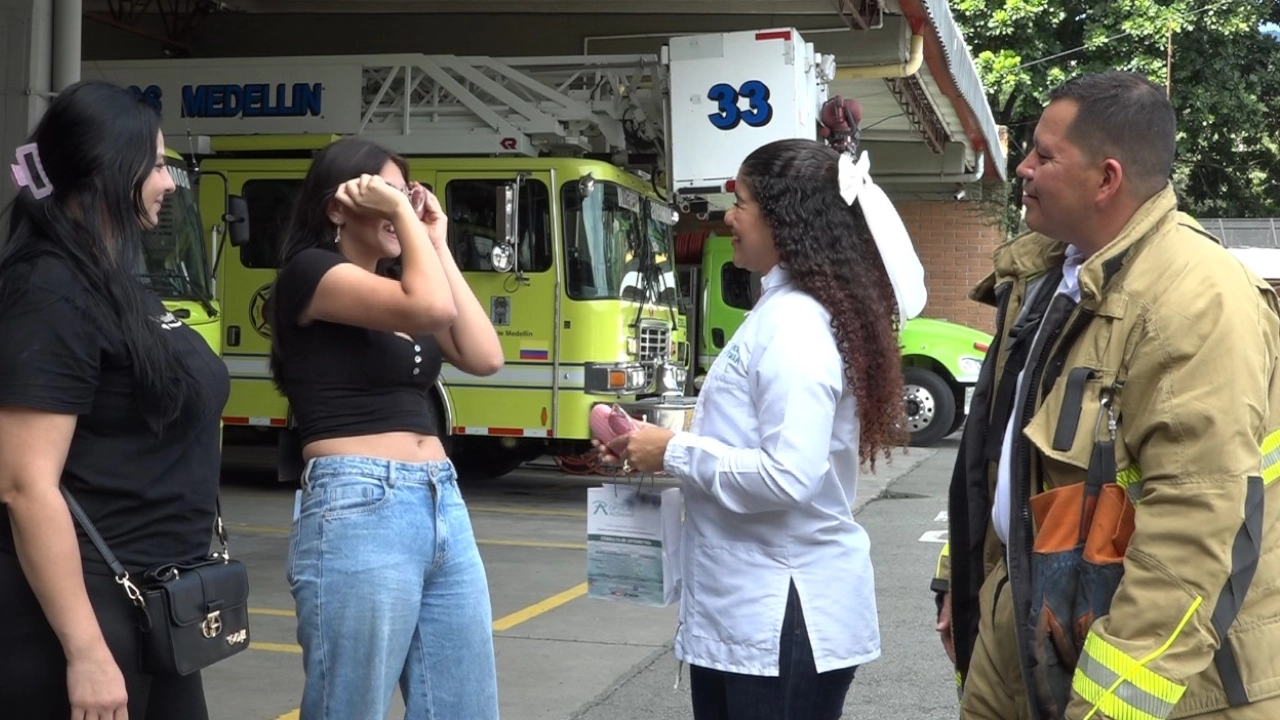 Una mirada que transforma: el bombero y la optómetra que regalan visión de esperanza