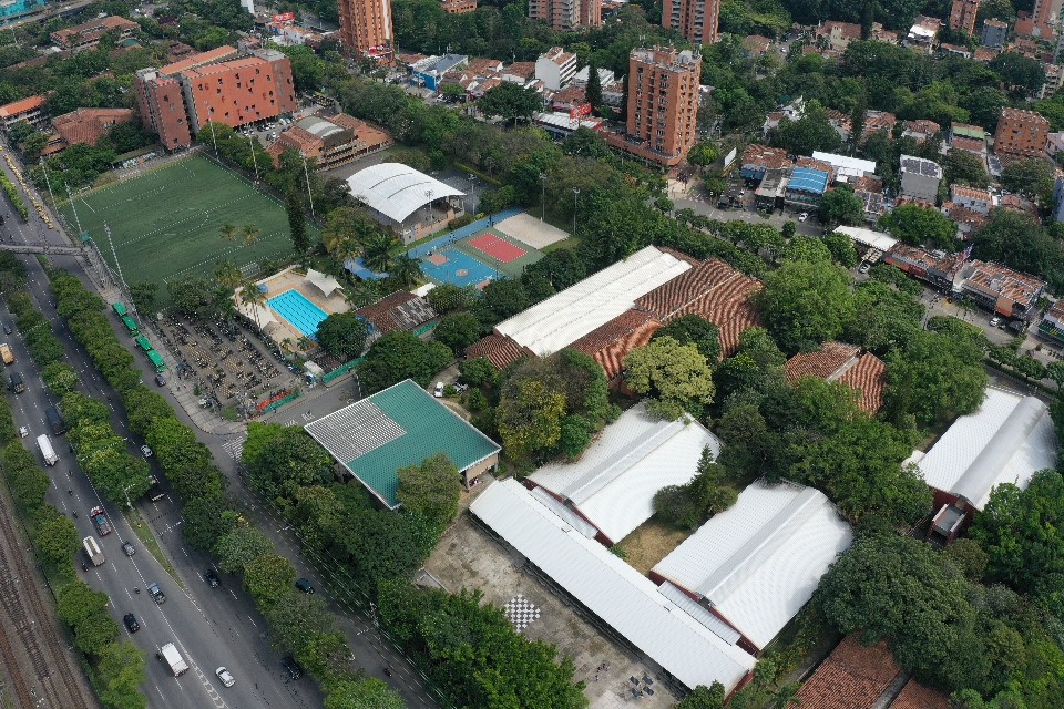 Con 300 colegios mejorados, Distrito avanza en mantenimiento de plantas físicas