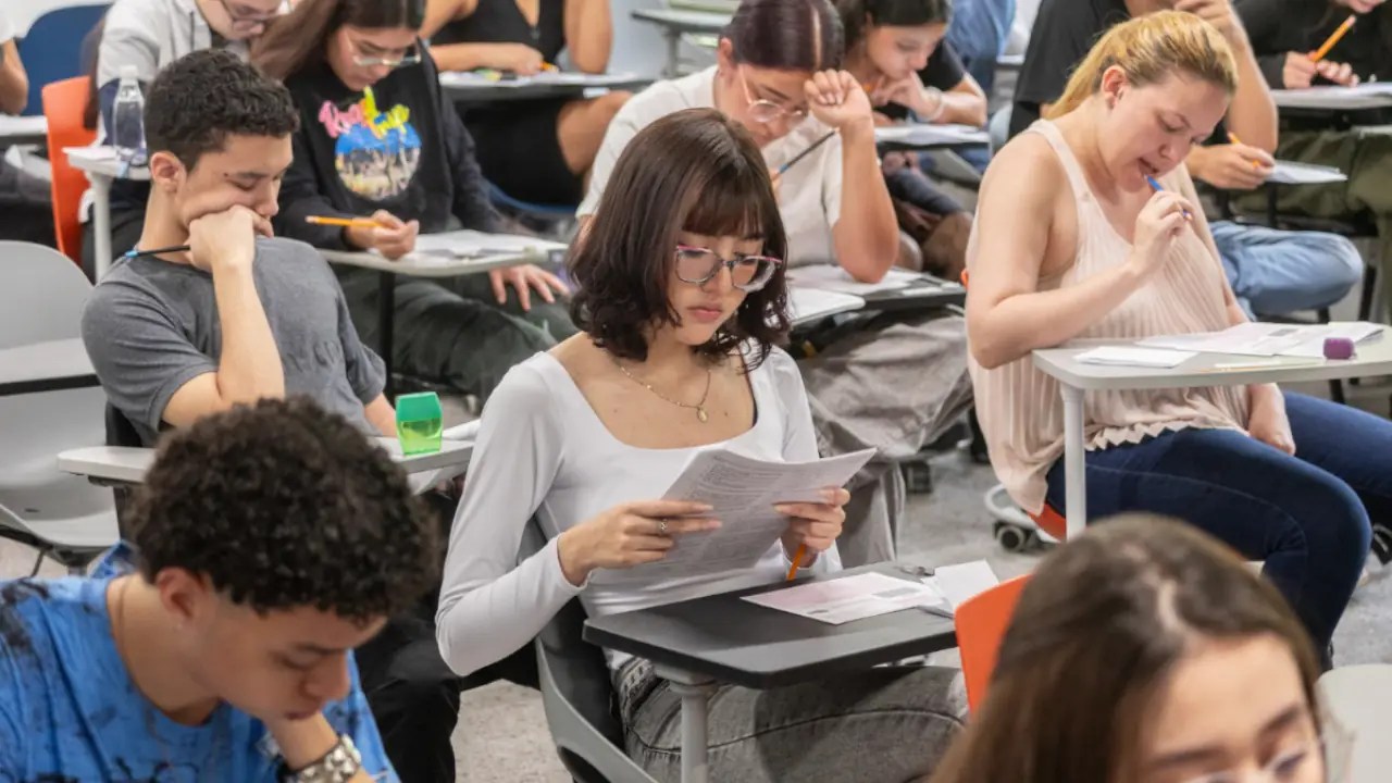 La UdeA abrió inscripciones para el primer semestre de 2026 con más de seis mil cupos disponibles
