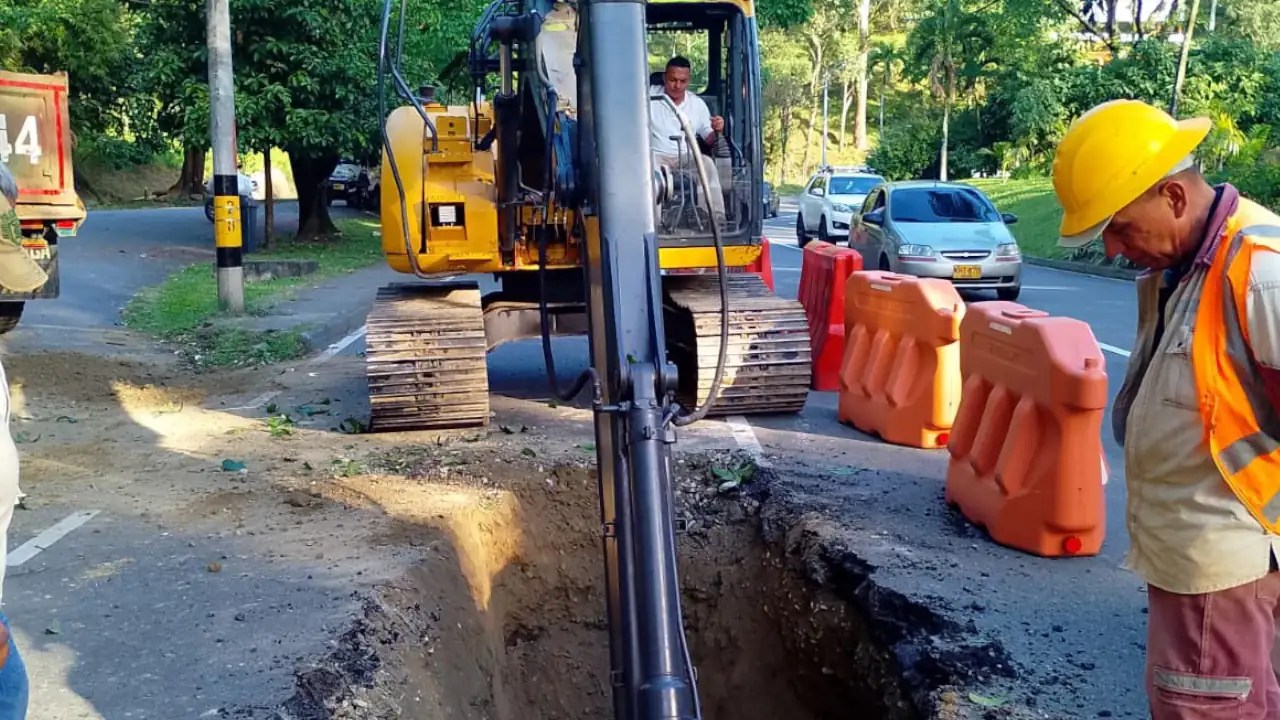 ¡Atención! Reportan hundimiento en Las Palmas y conductores deben extremar precauciones