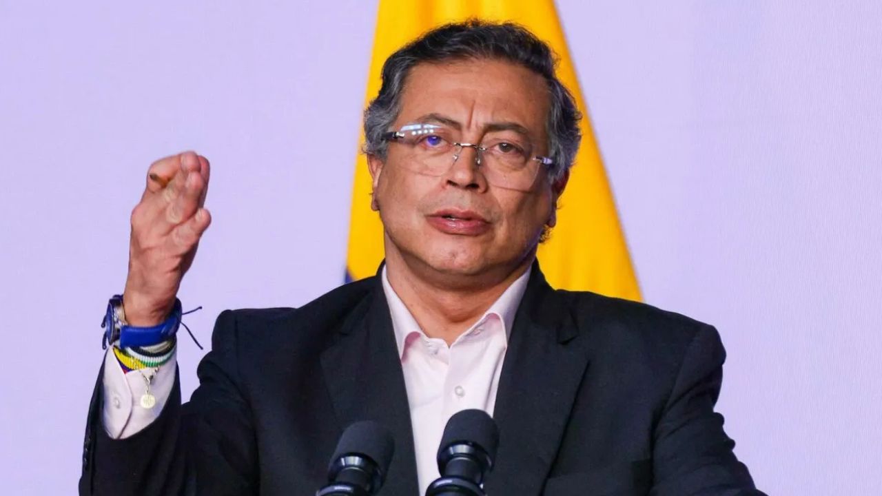 ¿Cuentas oficiales para propaganda? Petro en la mira por polémicas publicaciones