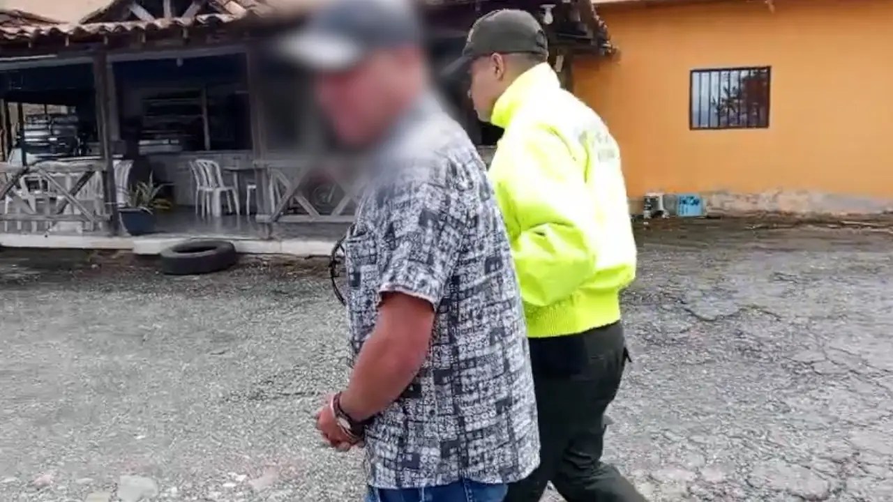 Se quiso volar: Policía aseguró al hombre señalado de agredir brutalmente a su hijo en Yarumal