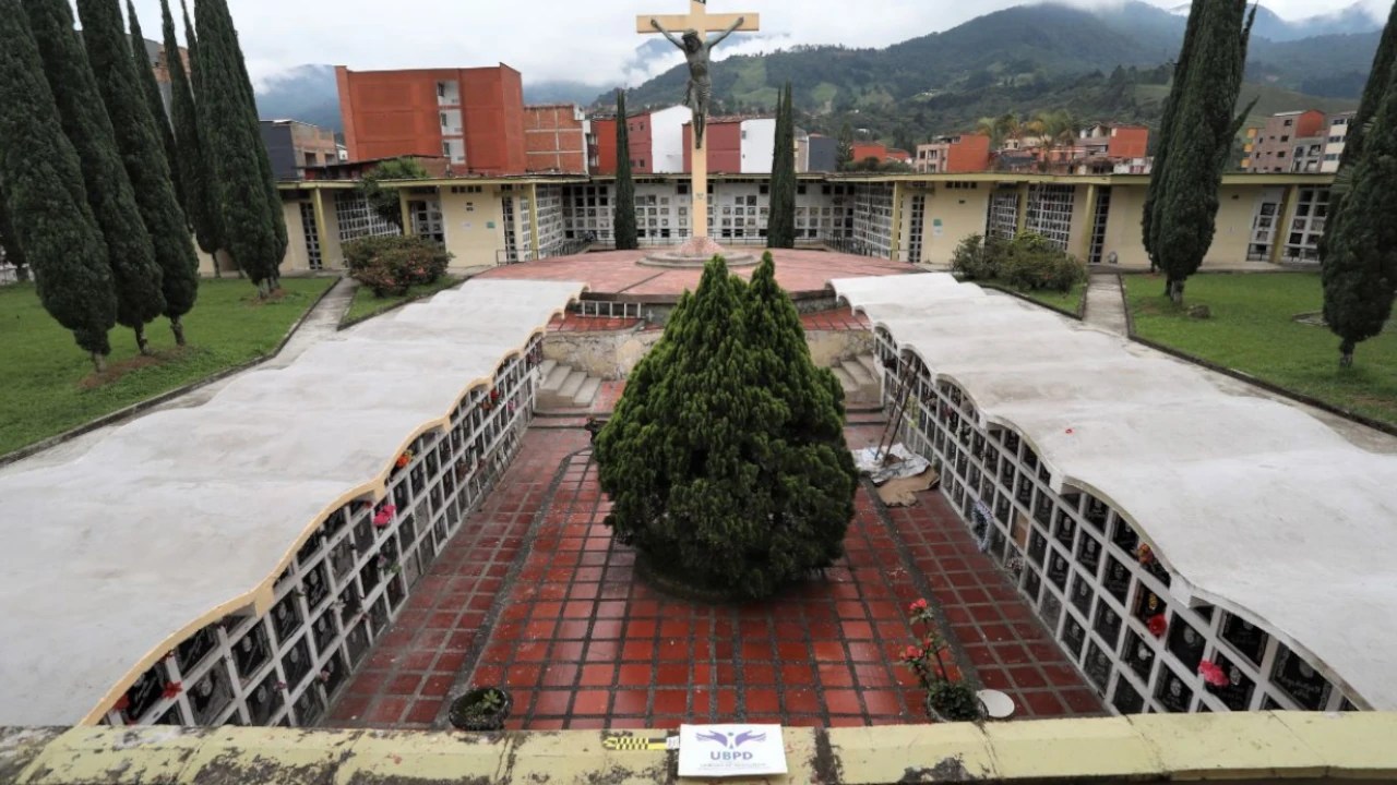 UBPD inicia búsqueda de desaparecidos en cementerio Caldas