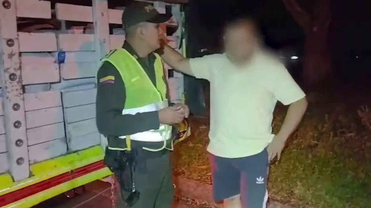 Camionero fue capturado por la Policía en Caldas tras ser sorprendido con 30 paquetes de marihuana