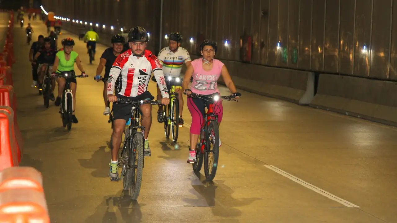 Inder Medellín cambió la ciclovía nocturna de la Avenida del Río por la Navidad