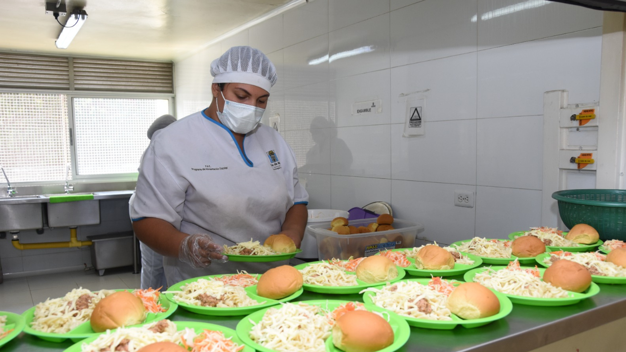 Medellín fortalece el PAE y amplía la atención a estudiantes