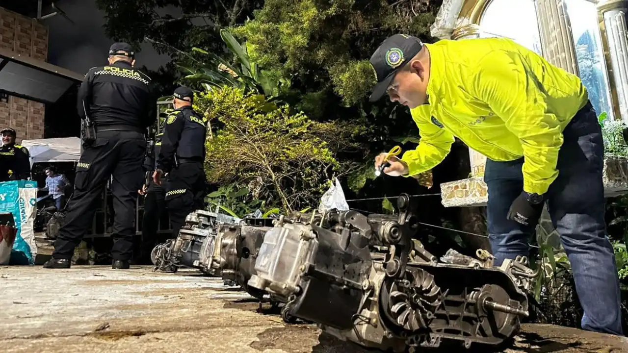 Destapan bodega secreta con más de dos mil autopartes robadas en Medellín