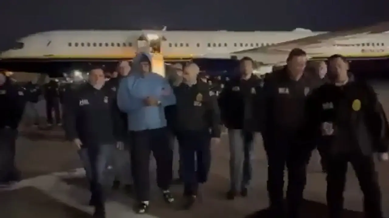 Esposado y bajo cero: Las primeras imágenes de Nicolás Maduro tras su llegada a Nueva York