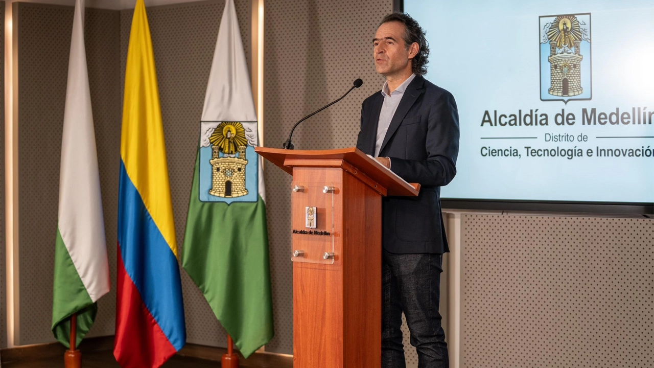 Fico Gutiérrez pidió a la Corte tumbar emergencia económica Petro hizo una reforma tributaria por decreto
