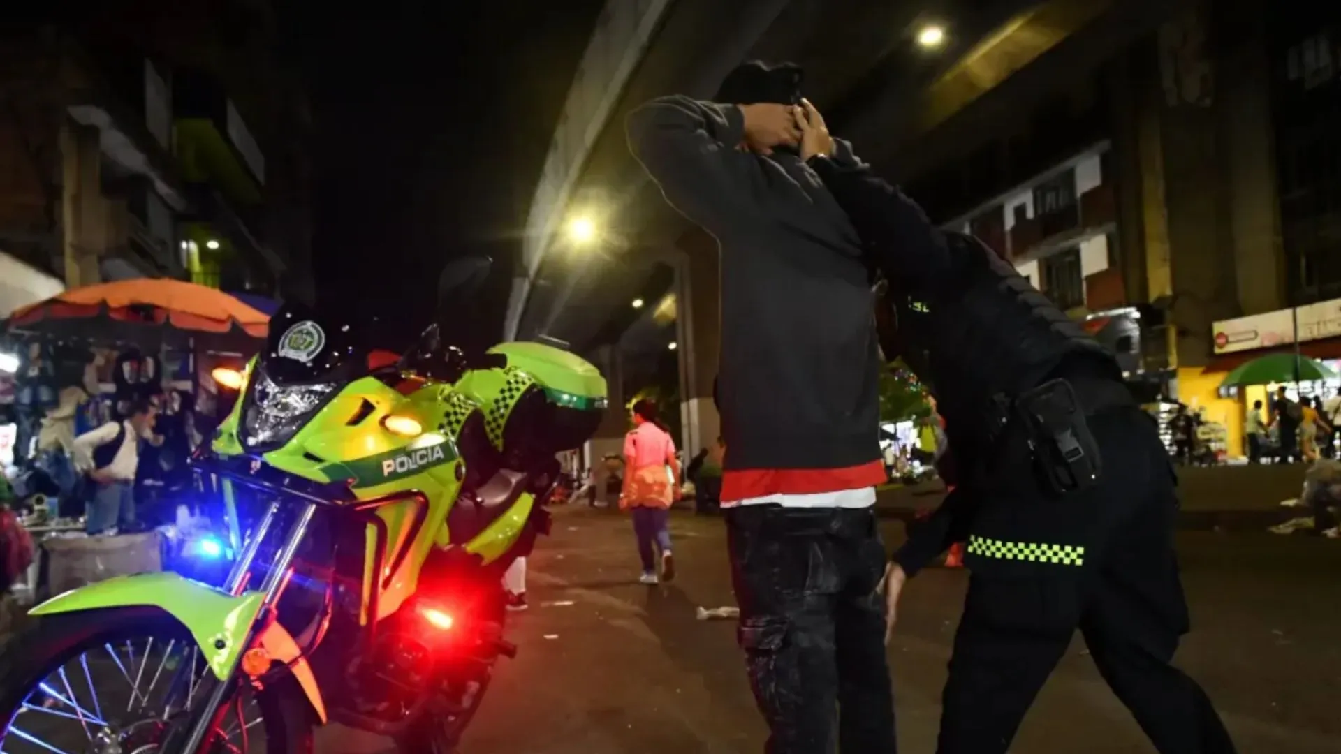 Medellín pone fin al caos bajo el viaducto del Metro con un gran operativo de seguridad