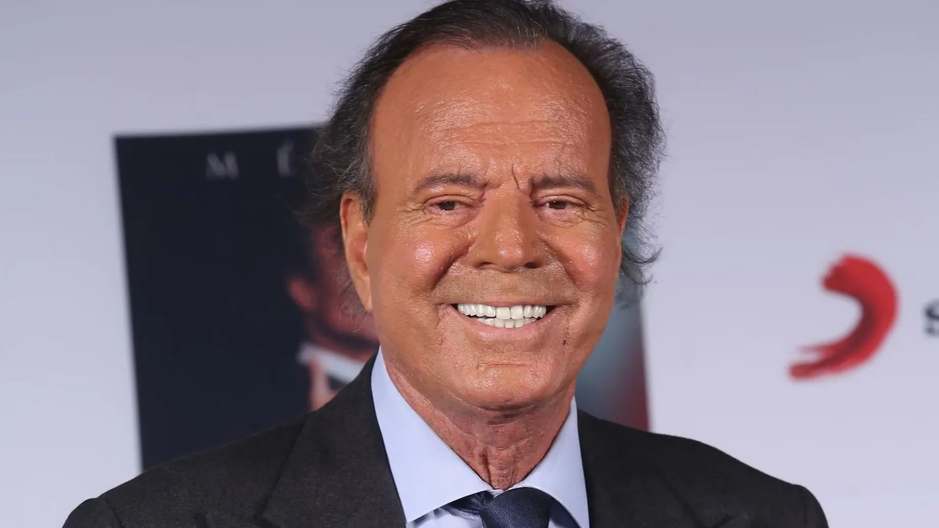¡Julio Iglesias en la mira! Fiscalía en España lo investiga por presunto acoso sexual y explotación laboral