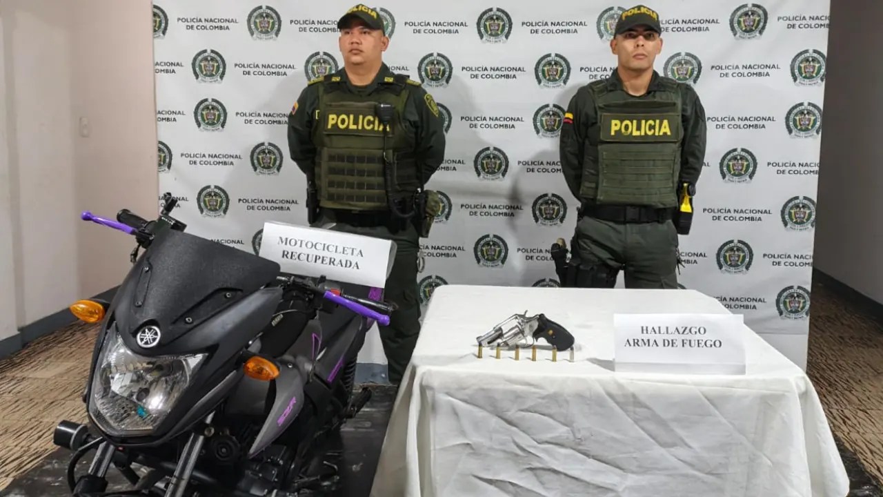 Policía recuperó motocicleta robada y halló un revólver oculto en Briceño