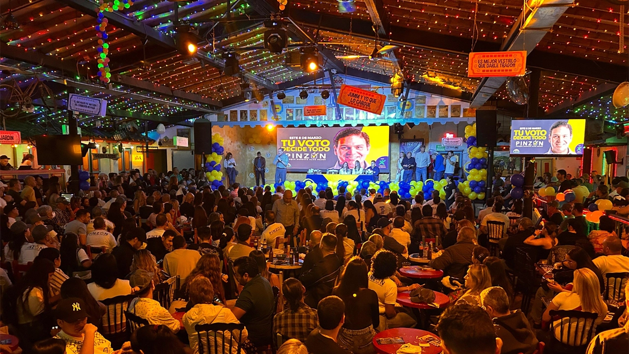 Con su promesa de "tolerancia cero" contra el crimen, Pinzón recibió multitudinario respaldo en Antioquia