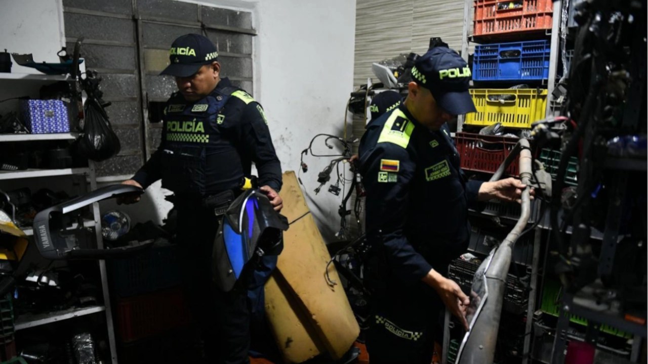 Desarticulan dos viviendas en Manrique usadas para hurto y desmantelamiento de motocicletas: recuperan ocho motos y más de mil autopartes