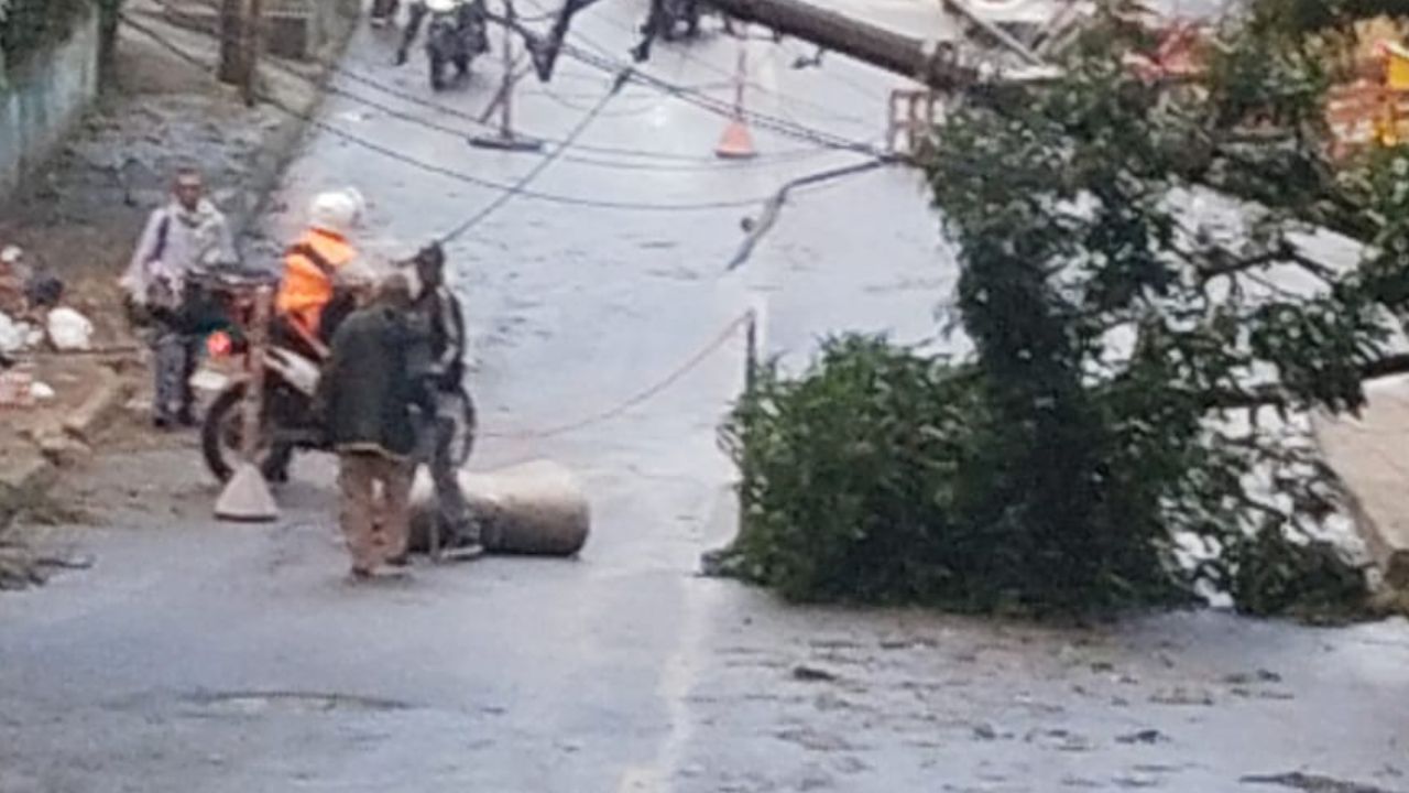 Evite la zona de La Colinita por cierre vial debido a caída de un poste