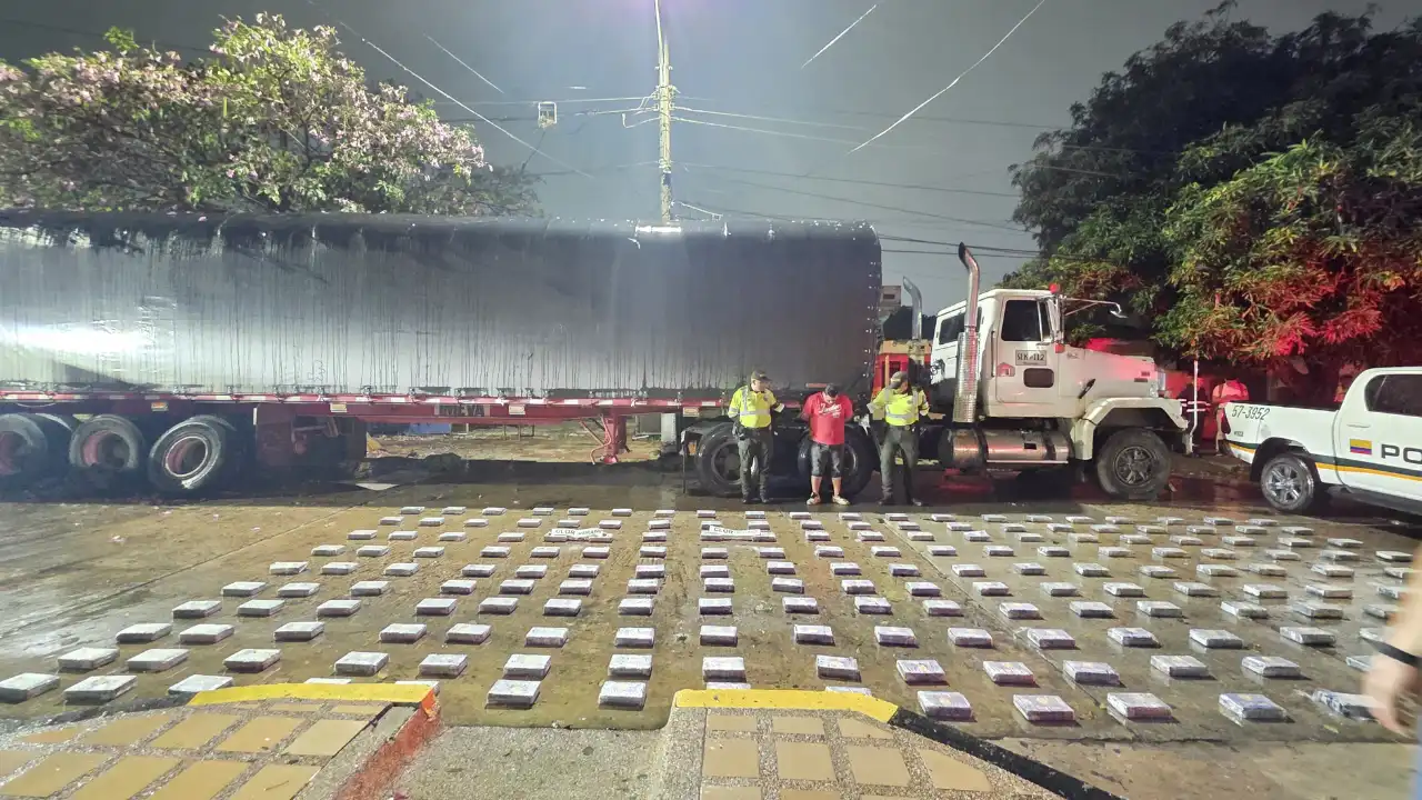Incautan 200 kilos de cocaína en tanques de combustible