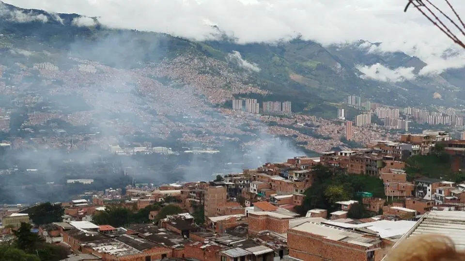 Incendio, al parecer provocado, arrasó con al menos cuatro casas en Andalucía La Francia