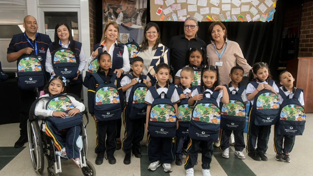 Medellín entrega kits escolares: así funciona la campaña