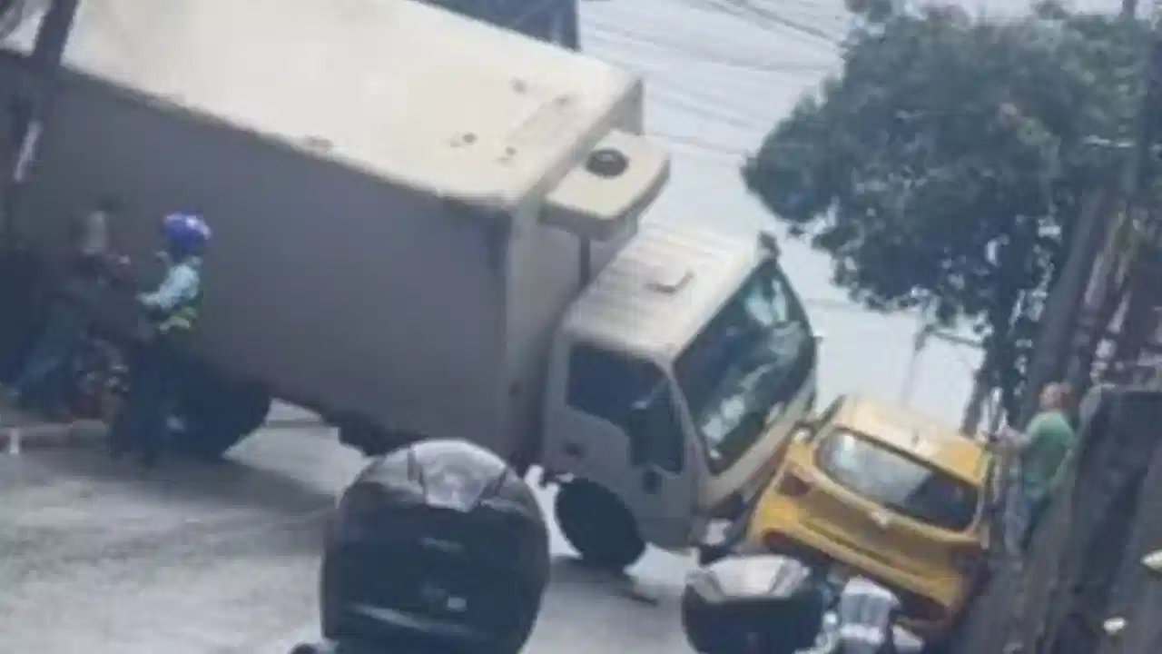 Accidente de camión en sector Moscú de Medellín